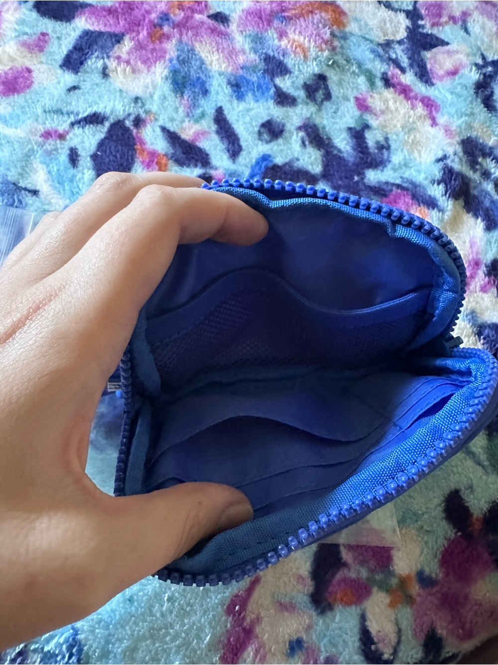 I&R Iris & Rainbow Royal Blue ID Wallet NWT - Picture 3 of 3